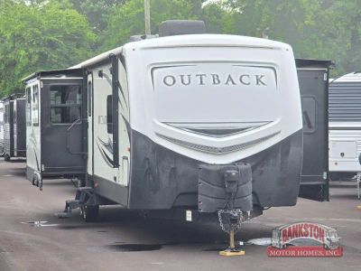 2018 Outback 328RL — front three-quarter view