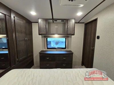 2018 Outback 328RL — photo 32 view