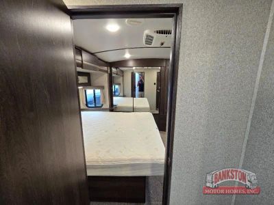 2018 Outback 328RL — photo 29 view