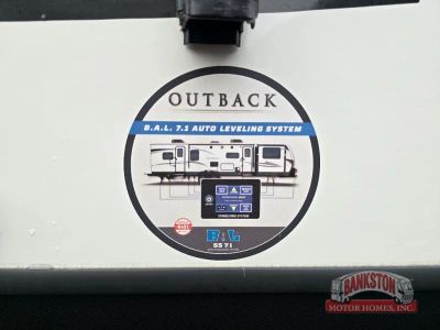 2018 Outback 328RL — interior view