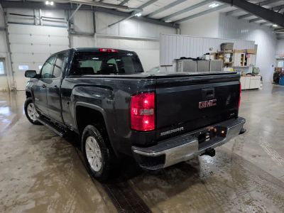 2018 GMC Sierra 1500 — interior view