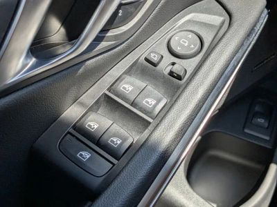2025 BMW 3 Series — photo 24 view