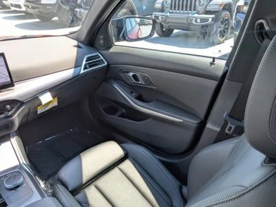 2025 BMW 3 Series — photo 16 view