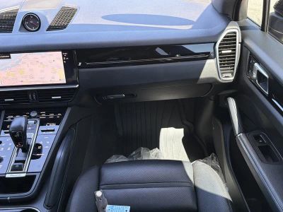 2023 Porsche Cayenne — photo 16 view