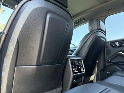2023 Porsche Cayenne — photo 18 view
