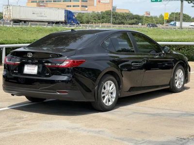 2025 Toyota Camry - Photo 4