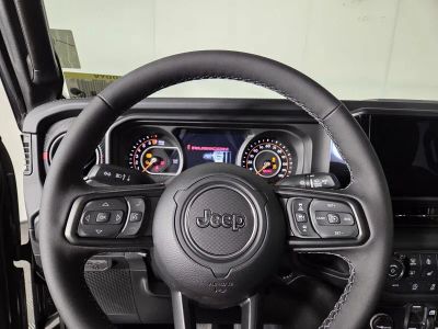 2026 Jeep Gladiator — photo 14 view