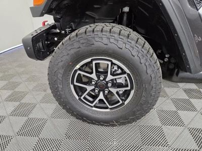 2026 Jeep Gladiator — photo 10 view