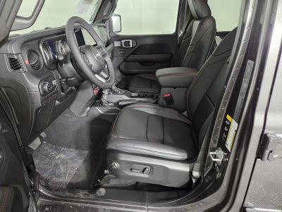 2026 Jeep Gladiator — photo 12 view