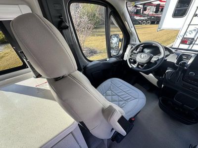 2026 Thor Motor Coach Tellaro - Photo 10