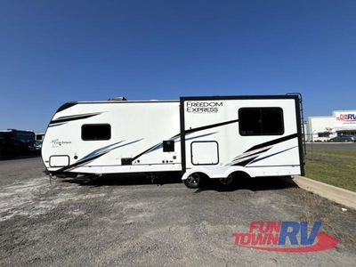 2024 Coachmen RV Freedom Express Ultra Lite - Photo 7
