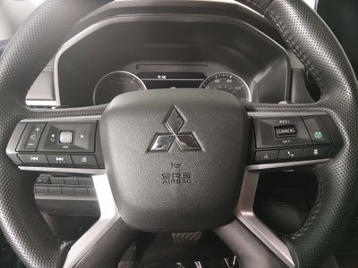 2025 Mitsubishi Outlander - Photo 12