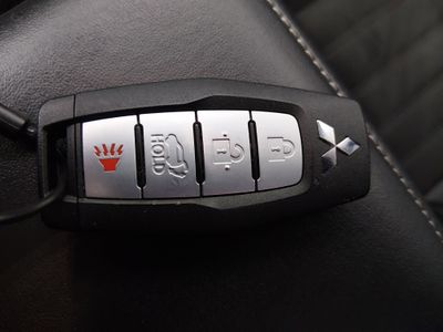 2025 Mitsubishi Outlander - Photo 15