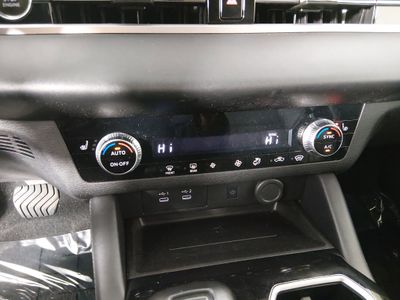 2025 Mitsubishi Outlander - Photo 19