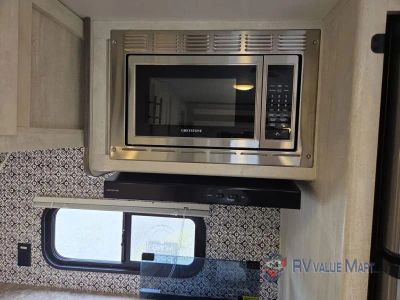 2023 Shasta RVs Shasta — photo 28 view