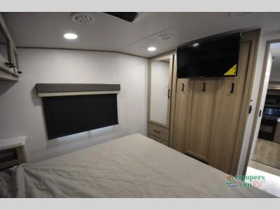 2025 Forest River Rockwood Signature — photo 42 view