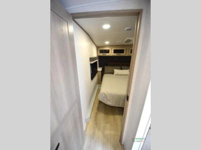 2025 Forest River Rockwood Signature — photo 40 view
