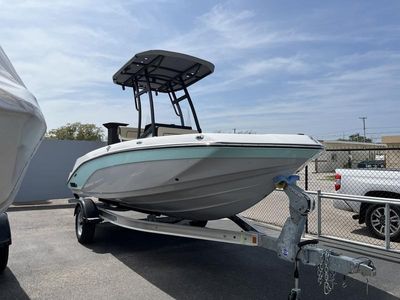 2024 Yamaha Marine 195 FSH Sport — front three-quarter view
