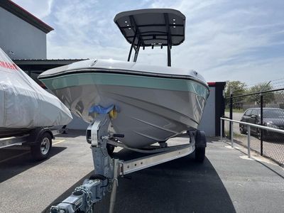2024 Yamaha Marine 195 FSH Sport — engine compartment view