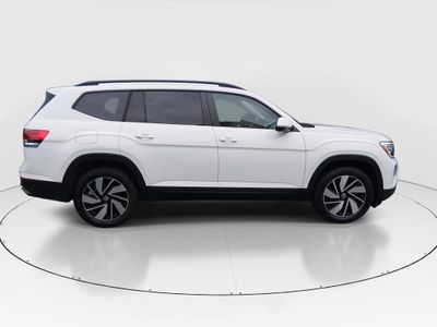 2025 Volkswagen Atlas — photo 8 view