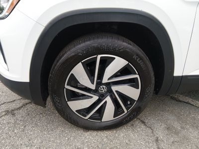 2025 Volkswagen Atlas — photo 10 view