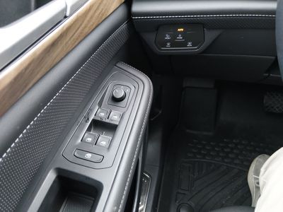 2025 Volkswagen Atlas — photo 13 view