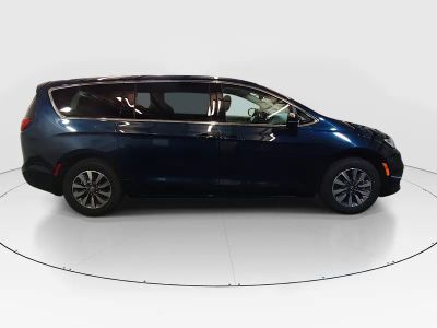 2024 Chrysler Pacifica — photo 8 view
