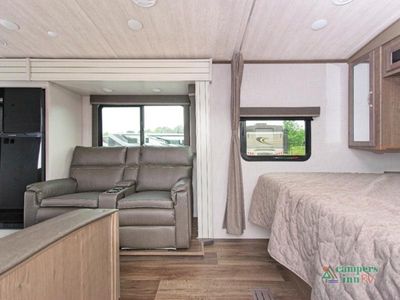 2023 Keystone RV Cougar — detail view
