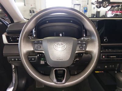 2025 Toyota Camry — photo 12 view