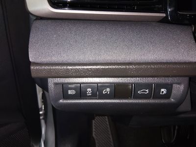 2025 Toyota Camry — photo 13 view