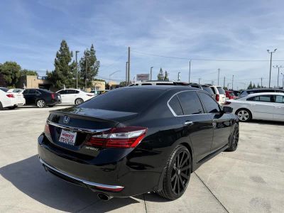 2017 Honda Accord - Photo 3