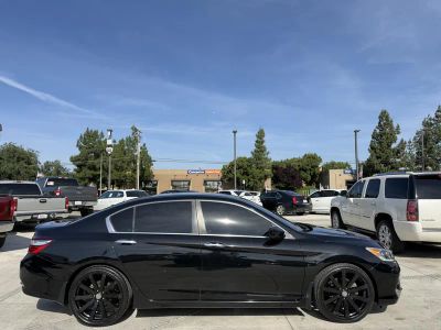 2017 Honda Accord - Photo 2