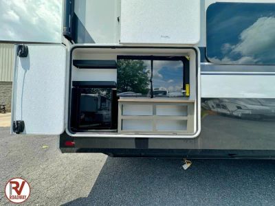 2027 Montana High Country 391TB — photo 11 view