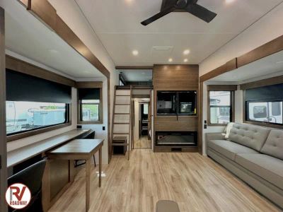 2027 Montana High Country 391TB — photo 15 view
