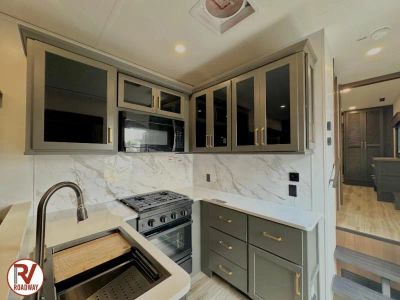 2027 Montana High Country 391TB — photo 24 view