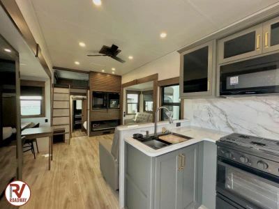 2027 Montana High Country 391TB — photo 14 view