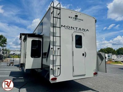 2027 Montana High Country 391TB — engine compartment view