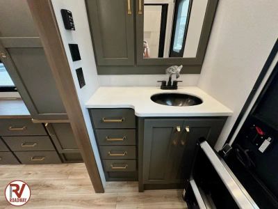 2027 Montana High Country 391TB — photo 51 view