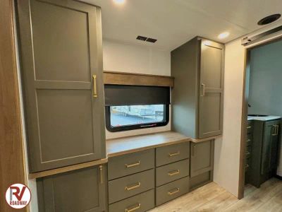 2027 Montana High Country 391TB — photo 48 view