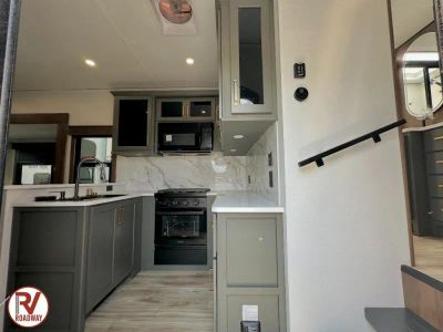 2027 Montana High Country 391TB — photo 13 view