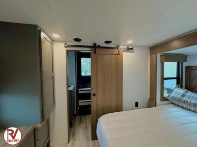 2027 Montana High Country 391TB — photo 47 view