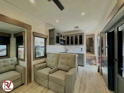 2027 Montana High Country 391TB — photo 16 view