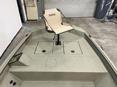 2025 SeaArk Shadow 18 t Center Console - Photo 11