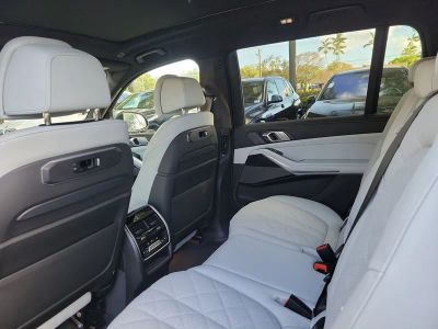 2026 BMW X7 — photo 8 view