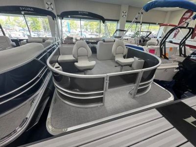 2026 Sylvan MIRAGE 818 FISH — front three-quarter view