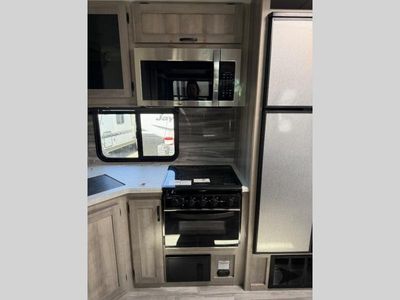 2021 Winnebago Voyage — photo 10 view