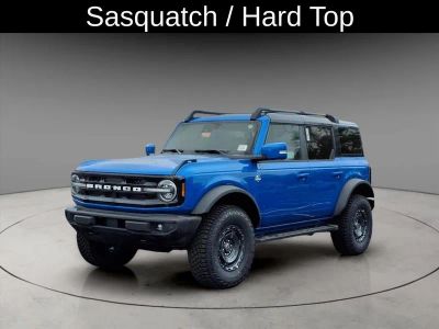 2024 Ford Bronco Outer Banks in Blue Metallic — front three-quarter view