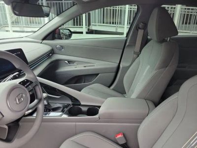 2024 Hyundai Elantra Hybrid — photo 13 view