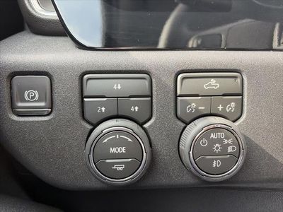 2026 Chevrolet Silverado 2500 HD — photo 10 view