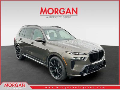 2026 BMW X7 xDrive40i in Green — front three-quarter view